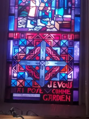 Vitrail Baie 2 : Je vous ai posé comme Gardien dans la Chapelle Saint-Joseph du Hôme à Varaville