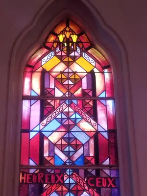 Vitrail Baie 3 : Heureux les doux, car ils posséderont la terre ! dans la Chapelle Saint-Joseph du Hôme à Varaville