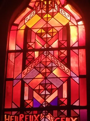 Vitrail Baie 4 : Heureux ceux qui pleurent, car ils seront consolés dans la Chapelle Saint-Joseph du Hôme à Varaville