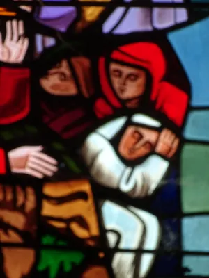 Vitrail Baie 1 : Jésus est présenté au Temple, Marie retrouve Jésus... dans la Chapelle du Petit Lourdes à Hérouville-Saint-Clair