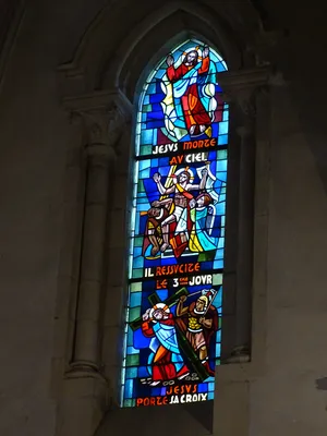 Baie 2 : Jésus monte au ciel, Il ressuscite le 3e jour, Jésus porte sa croix