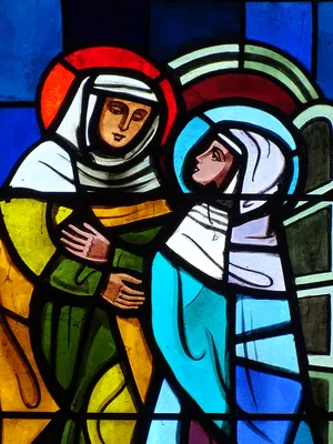 Vitrail Baie 3 : L'Annonce faite à Marie, Visitation de Marie à Élisabeth... dans la Chapelle du Petit Lourdes à Hérouville-Saint-Clair
