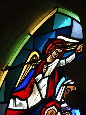 Vitrail Baie 101 : La Fuite dans la Chapelle du Petit Lourdes à Hérouville-Saint-Clair