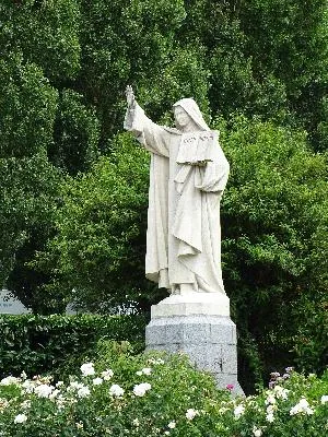 Statue de Sainte-Thérèse à Lisieux