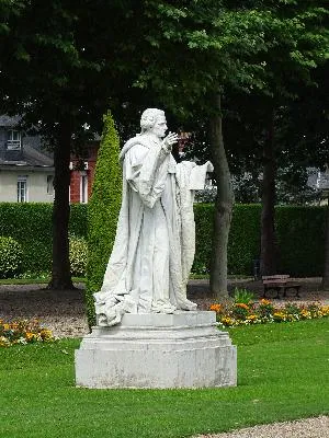 Statue de Tronchet à Lisieux