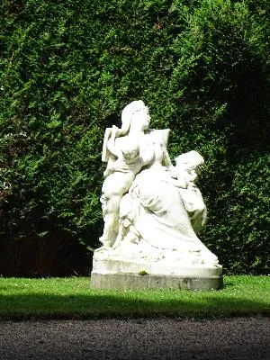 Statue A à Lisieux