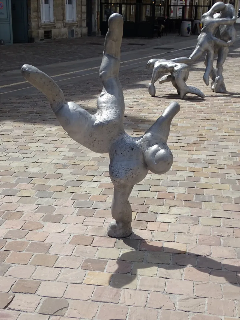 Sculptures de La Caravane, place Saint-Sauveur, à Caen