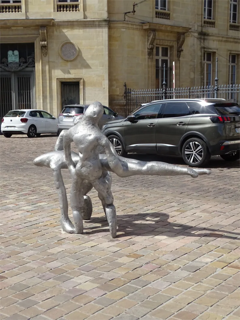 Sculptures de La Caravane, place Saint-Sauveur, à Caen