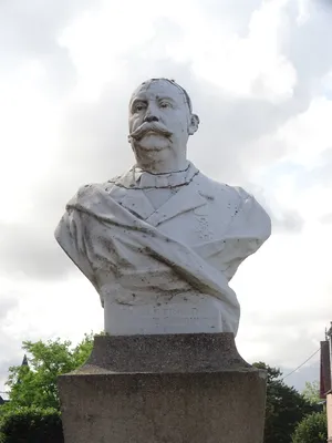 Statue Charles Bertrand à Cabourg