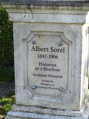 Statue d'Albert Sorel à Honfleur