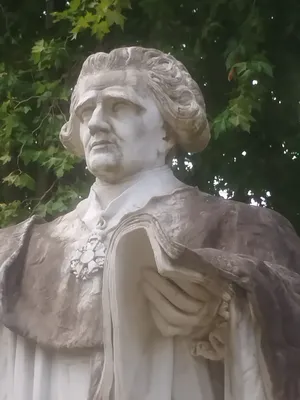Statue de Tronchet à Lisieux