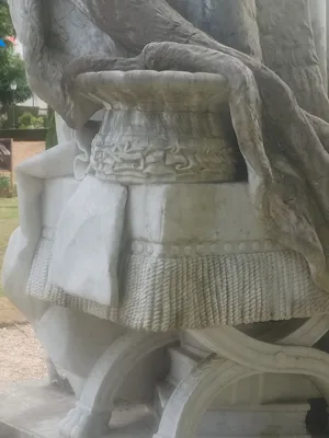Statue de Tronchet à Lisieux