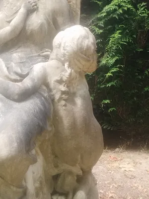 Statue A à Lisieux