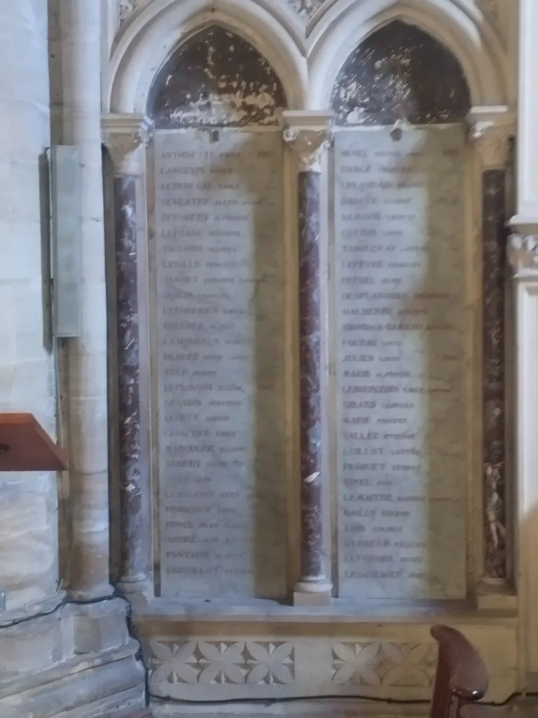 Plaques aux Morts de l'Église d'Isigny-sur-Mer