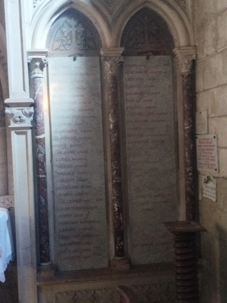 Plaques aux Morts de l'Église d'Isigny-sur-Mer