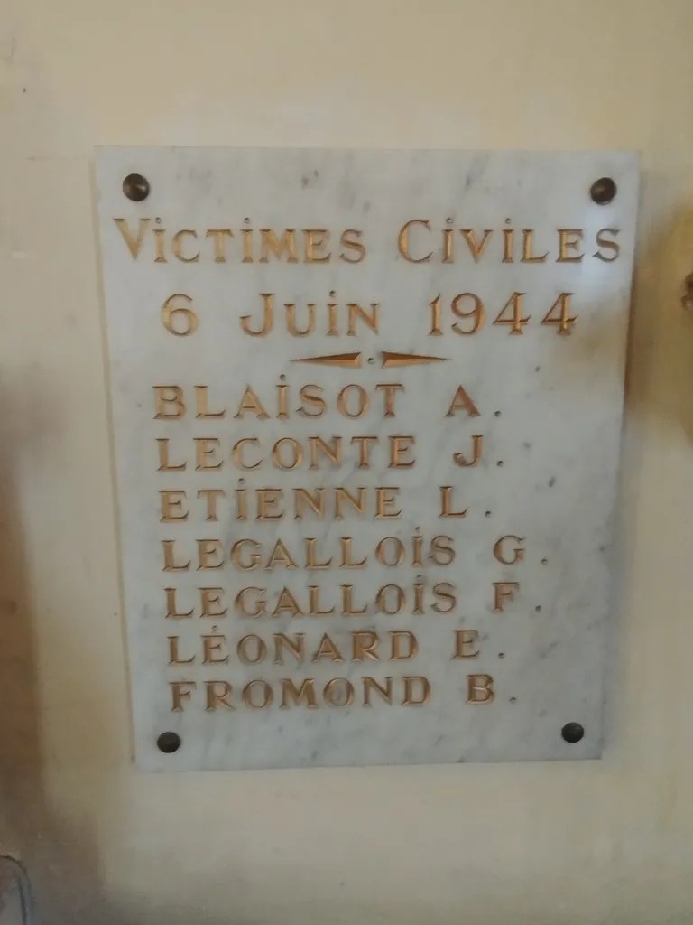 Plaques aux Morts de l'Église Saint-Laurent à Longues-sur-Mer