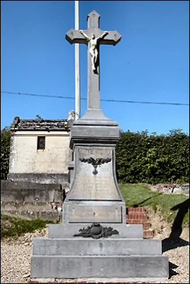 Monument aux morts d'Ouilly-du-Houley