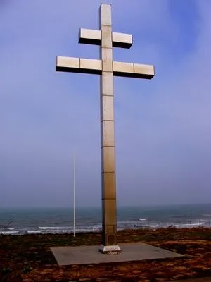 Croix de Lorraine de la France Libre de Courseulles-sur-Mer