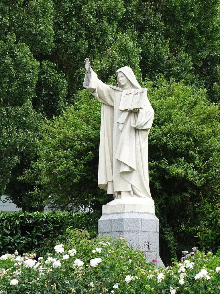 Statue de Sainte-Thérèse à Lisieux