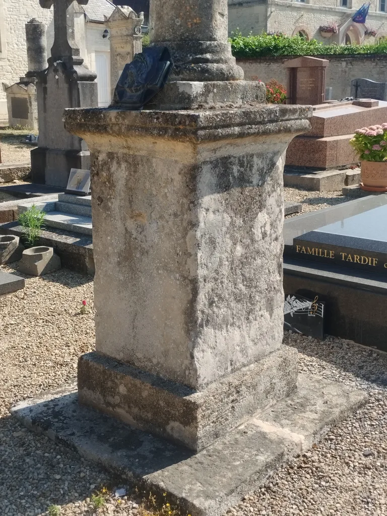 Croix de l'Église de Petiville