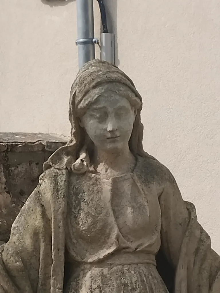 Statue de la Vierge à Isigny-sur-Mer
