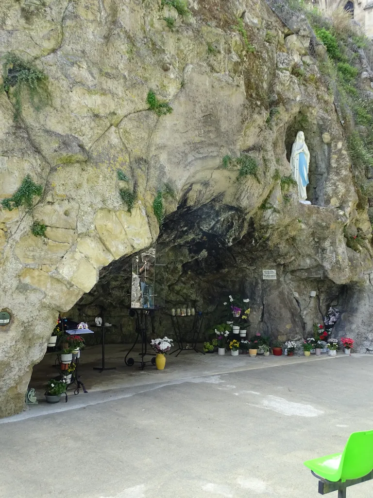 Grotte de Lourdes à Hérouville-Saint-Clair