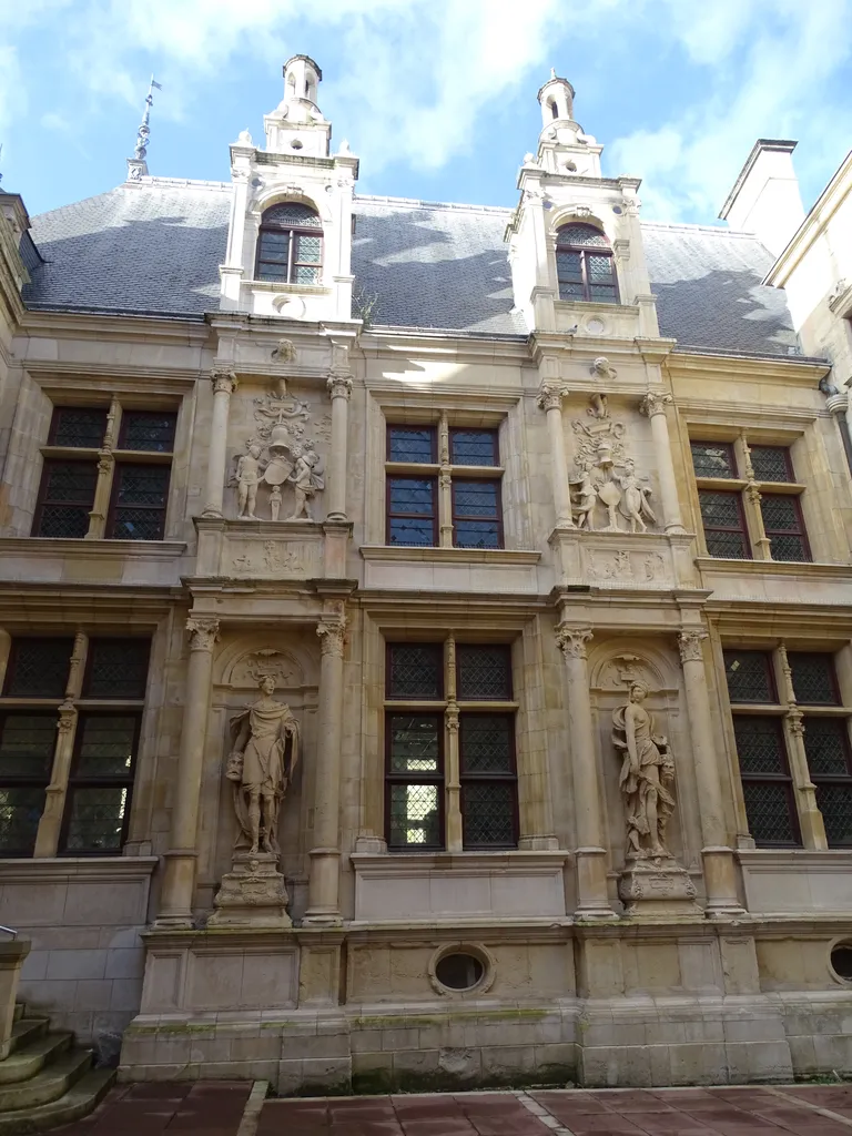 Hôtel d'Escoville à Caen