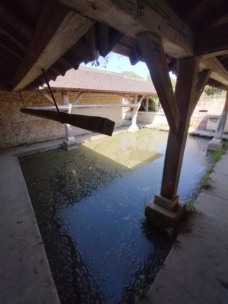 Lavoir sur l'Aiguillon à Hérouvillette