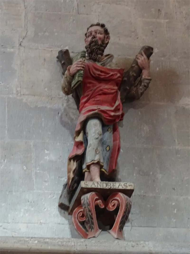 Statue de Saint-André dans la Cathédrale Notre-Dame de Bayeux
