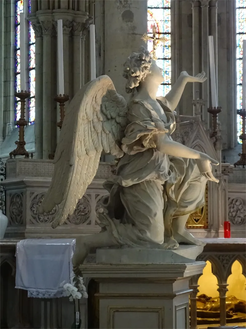 2 statues : Anges adorateurs dans la Cathédrale Saint-Pierre de Lisieux