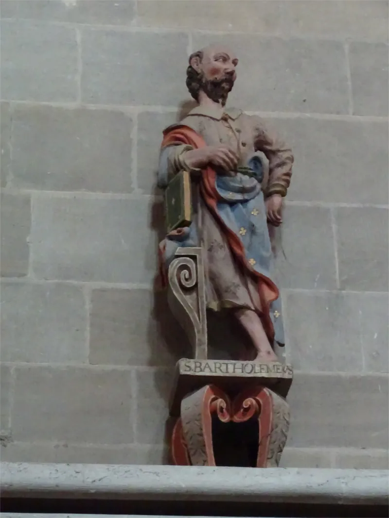 Statue de Saint-Barthélémy dans la Cathédrale Notre-Dame de Bayeux