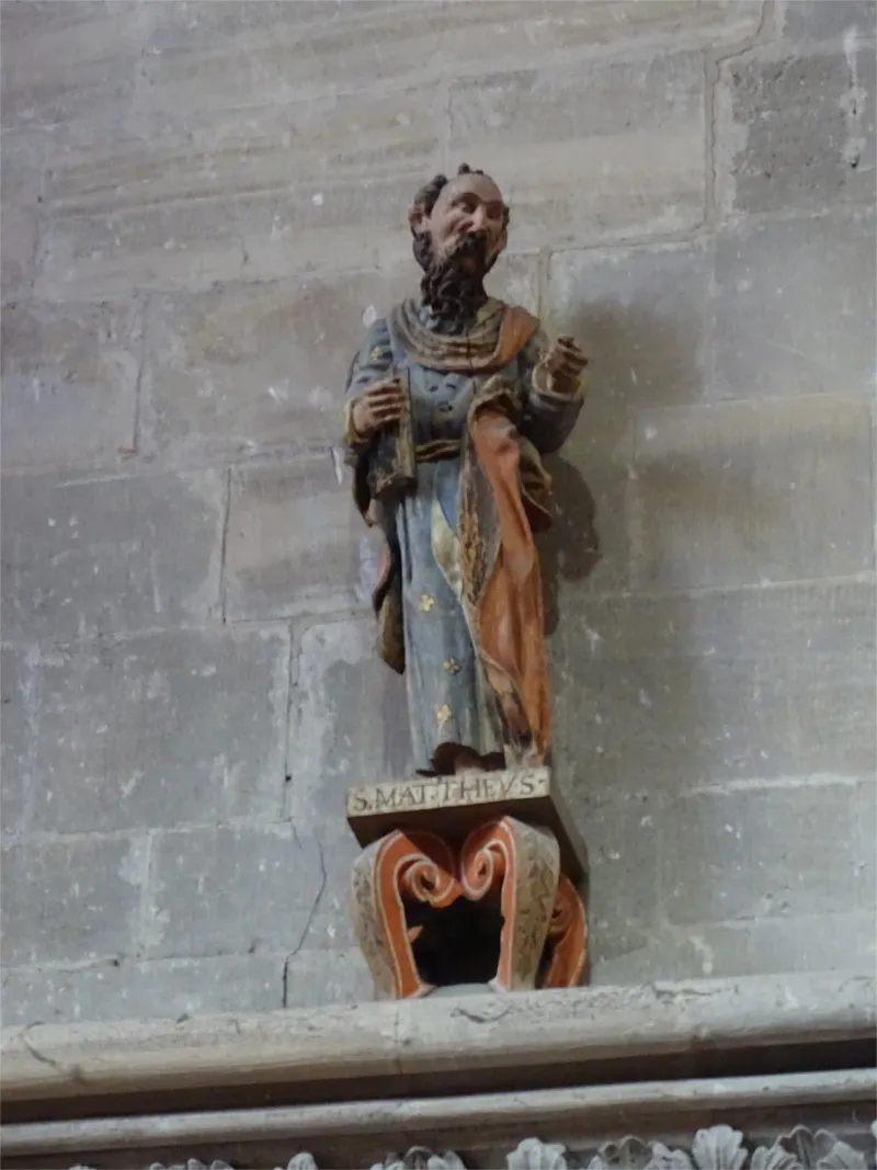 Statue de Saint-Mathieu dans la Cathédrale Notre-Dame de Bayeux