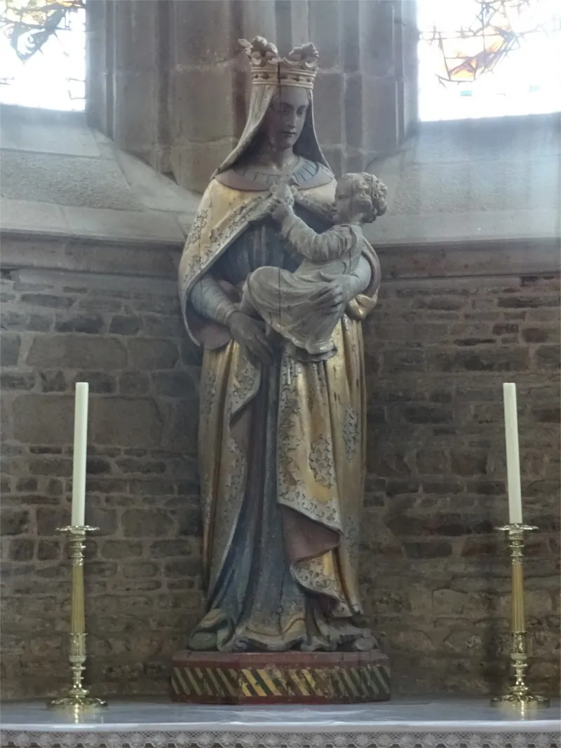 Statue : Vierge à l'Enfant dans l'Église Notre-Dame de Vire