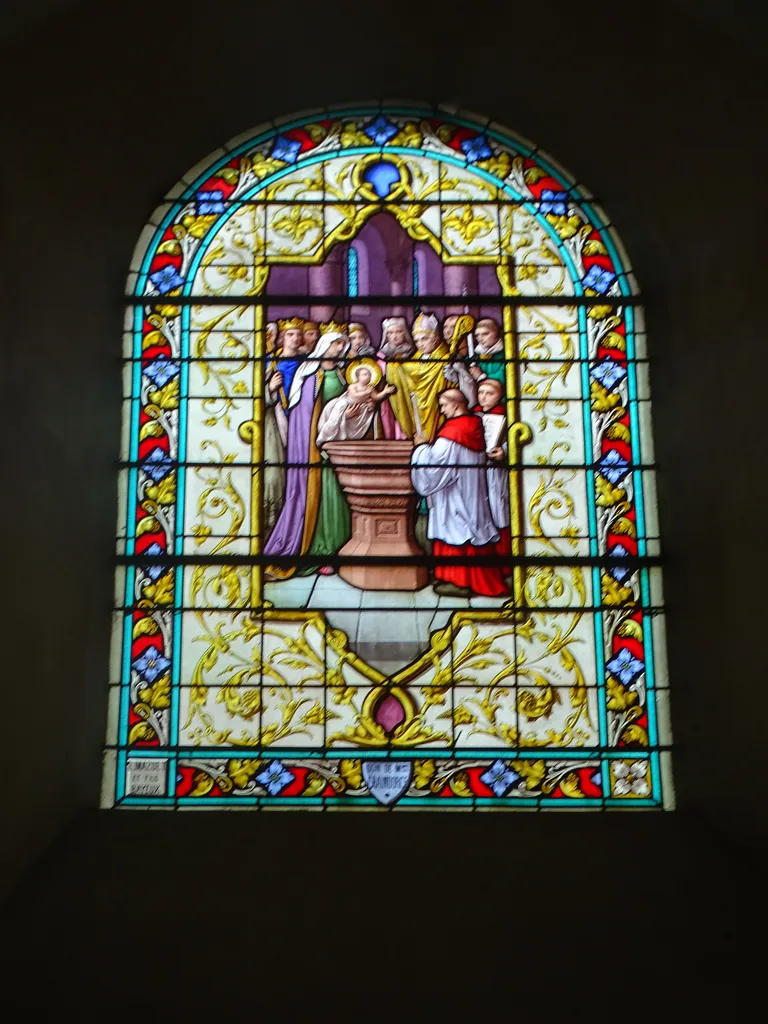 Vitrail Baie 14 : Baptême de Saint-Louis XI dans l'Église Saint-Denis à Cambremer