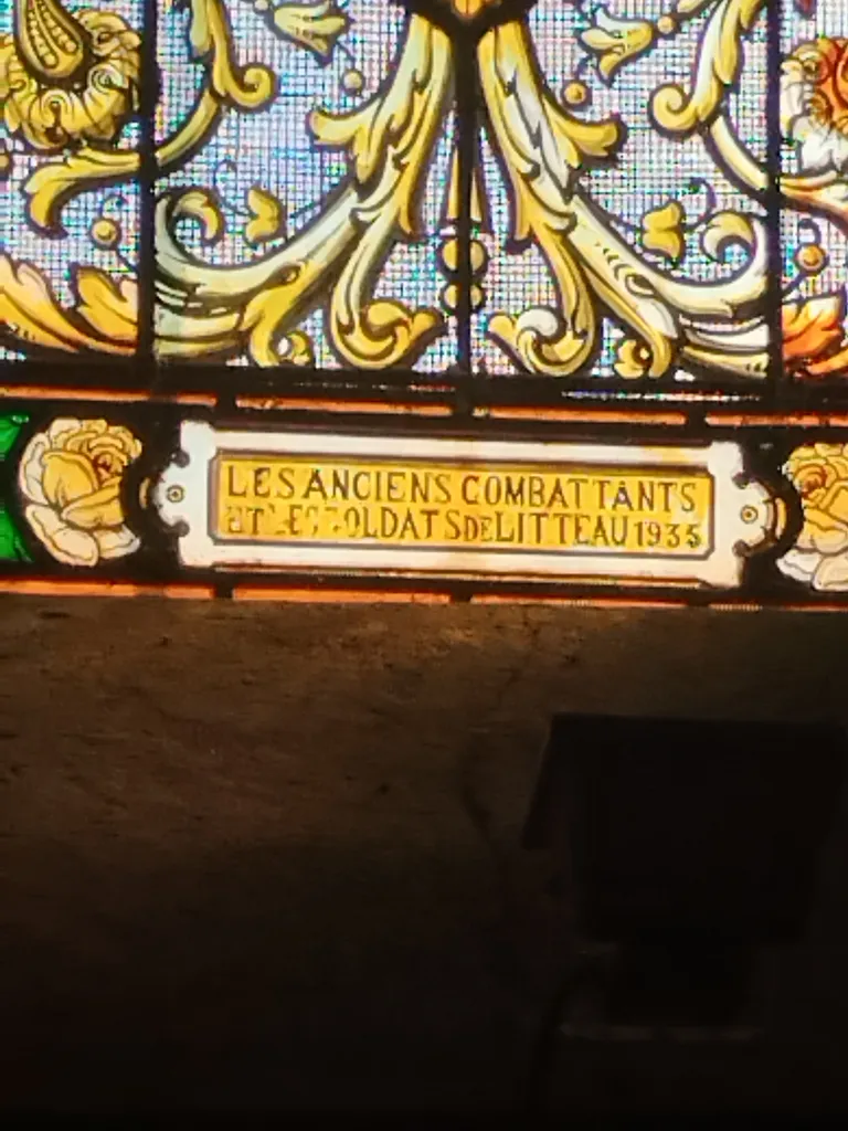 Vitrail Baie 12 : St Georges patron des soldats défend la Foi dans l'Église Notre-Dame de Litteau