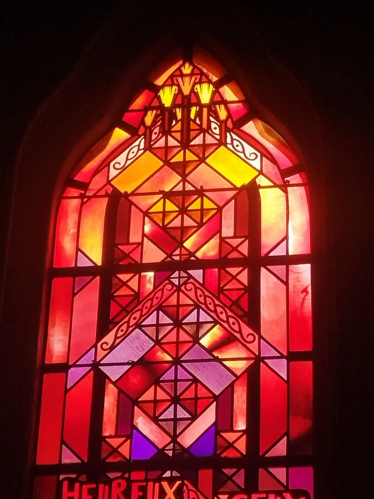 Vitrail Baie 6 : Heureux ceux qui sont Miséreux... dans la Chapelle Saint-Joseph du Hôme à Varaville