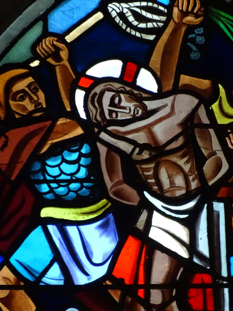 Vitrail Baie 0 : Jésus est flagélé, Jésus meurt sur la croix dans la Chapelle du Petit Lourdes à Hérouville-Saint-Clair