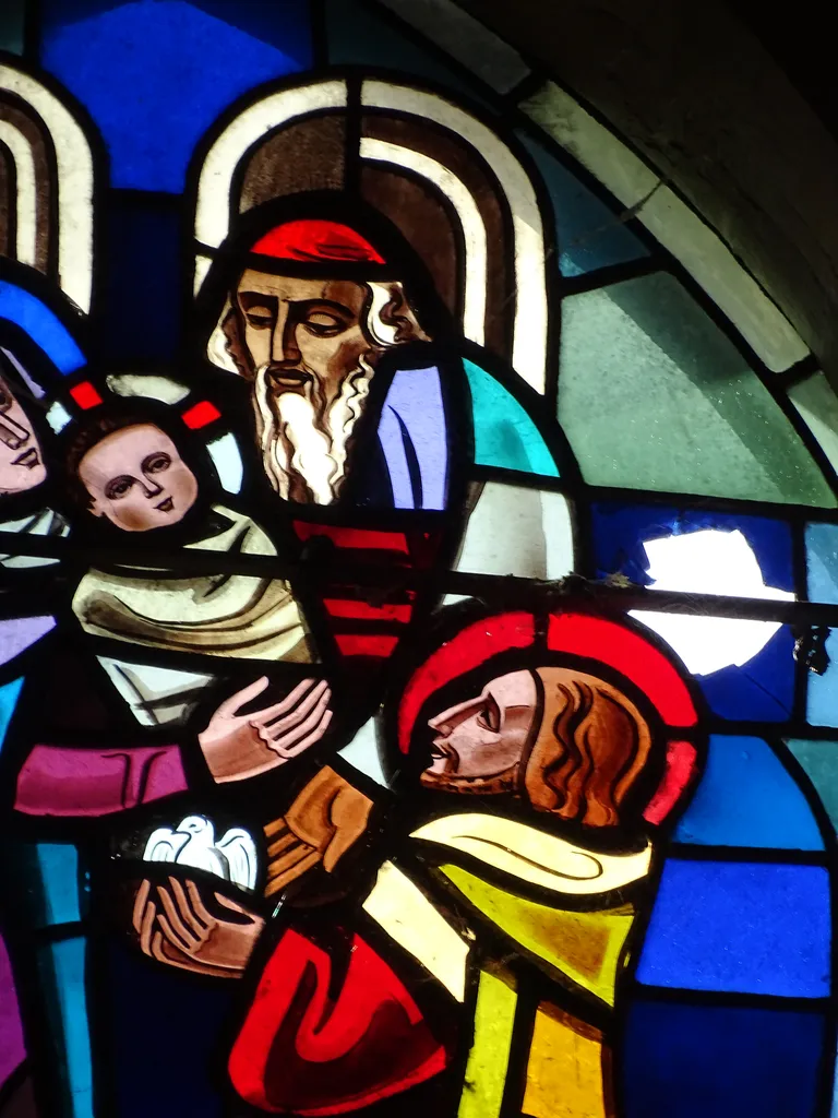 Vitrail Baie 1 : Jésus est présenté au Temple, Marie retrouve Jésus... dans la Chapelle du Petit Lourdes à Hérouville-Saint-Clair