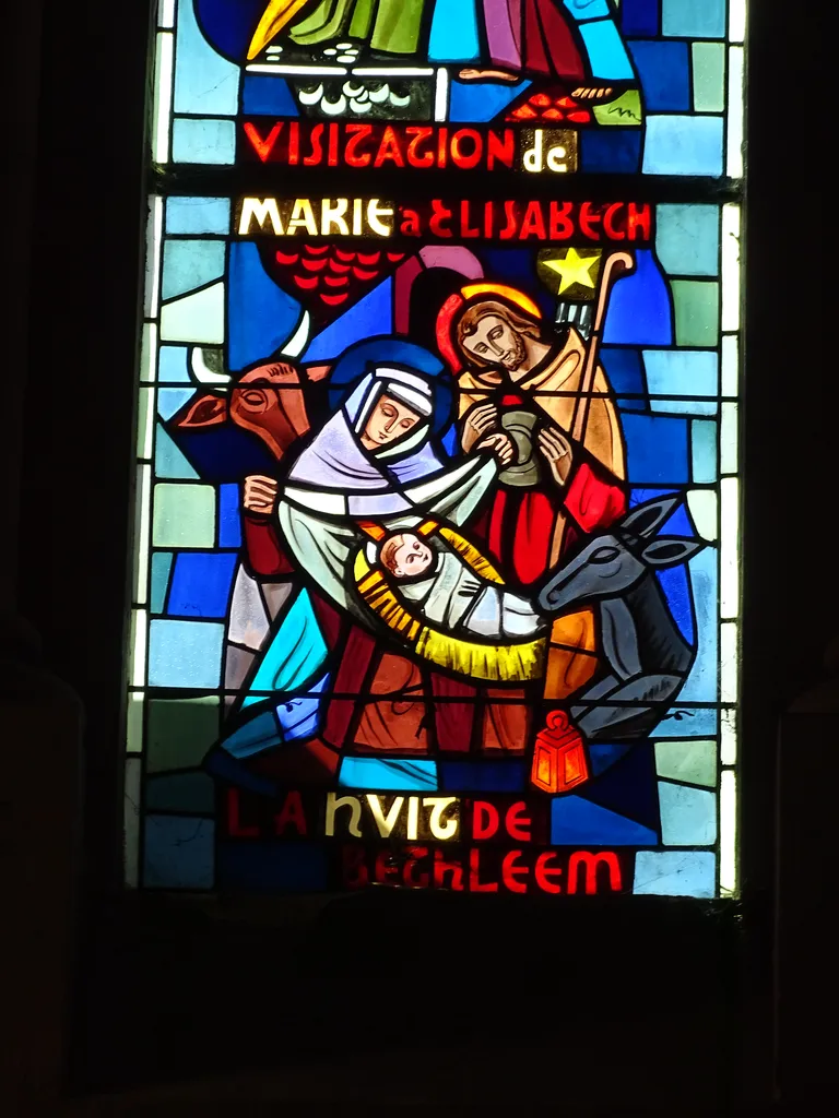 Vitrail Baie 3 : L'Annonce faite à Marie, Visitation de Marie à Élisabeth... dans la Chapelle du Petit Lourdes à Hérouville-Saint-Clair