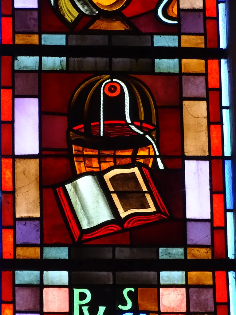 Vitrail Baie 108 : Vas honorabile, Sedes sapientiae dans la Chapelle du Petit Lourdes à Hérouville-Saint-Clair