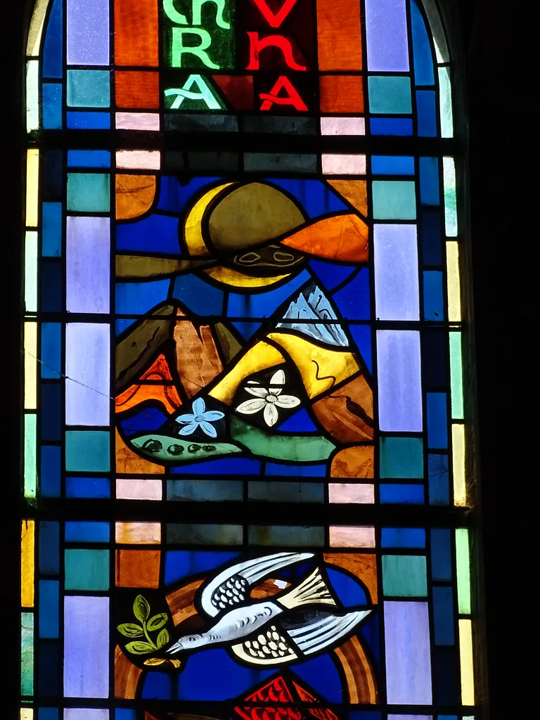 Vitrail Baie 109 : Pulchra ut luna, Foederis arca dans la Chapelle du Petit Lourdes à Hérouville-Saint-Clair