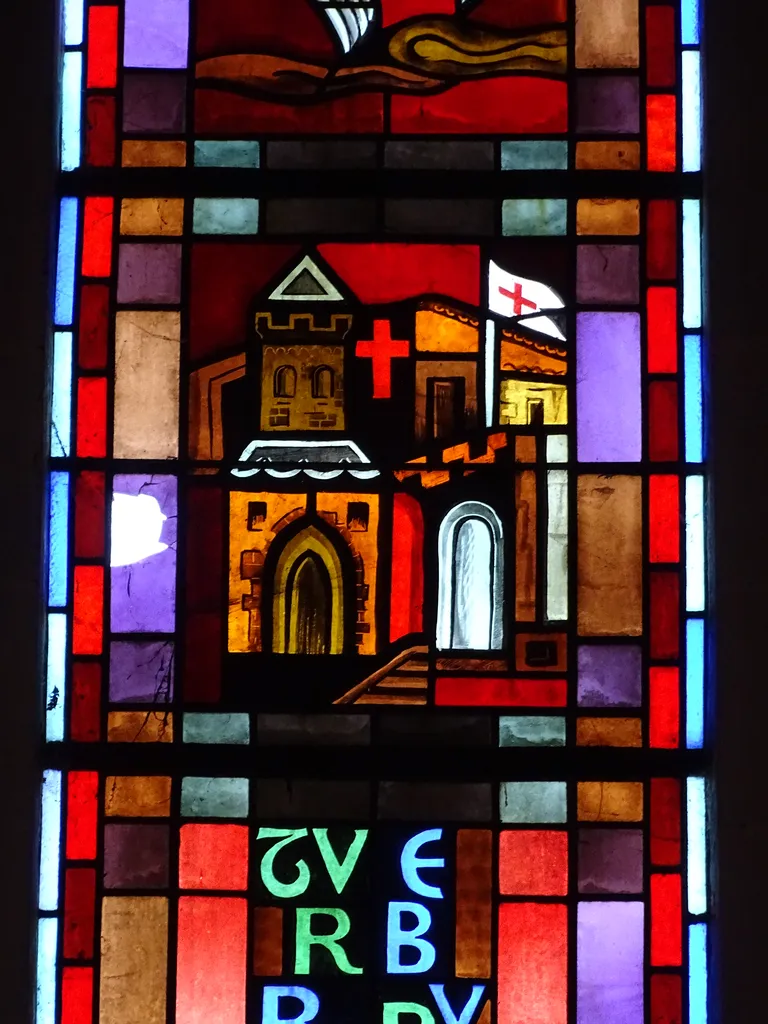 Vitrail Baie 110 : Regina pacis, Turris eburnea dans la Chapelle du Petit Lourdes à Hérouville-Saint-Clair
