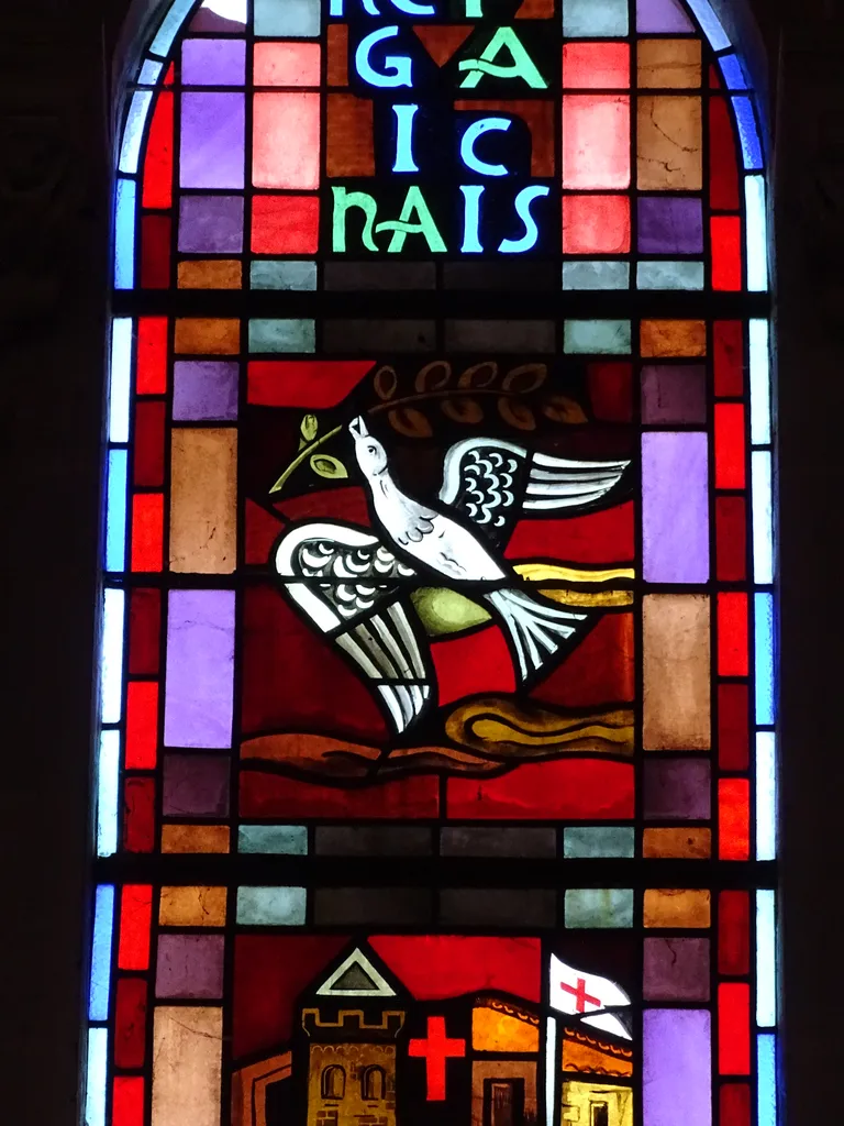 Vitrail Baie 110 : Regina pacis, Turris eburnea dans la Chapelle du Petit Lourdes à Hérouville-Saint-Clair