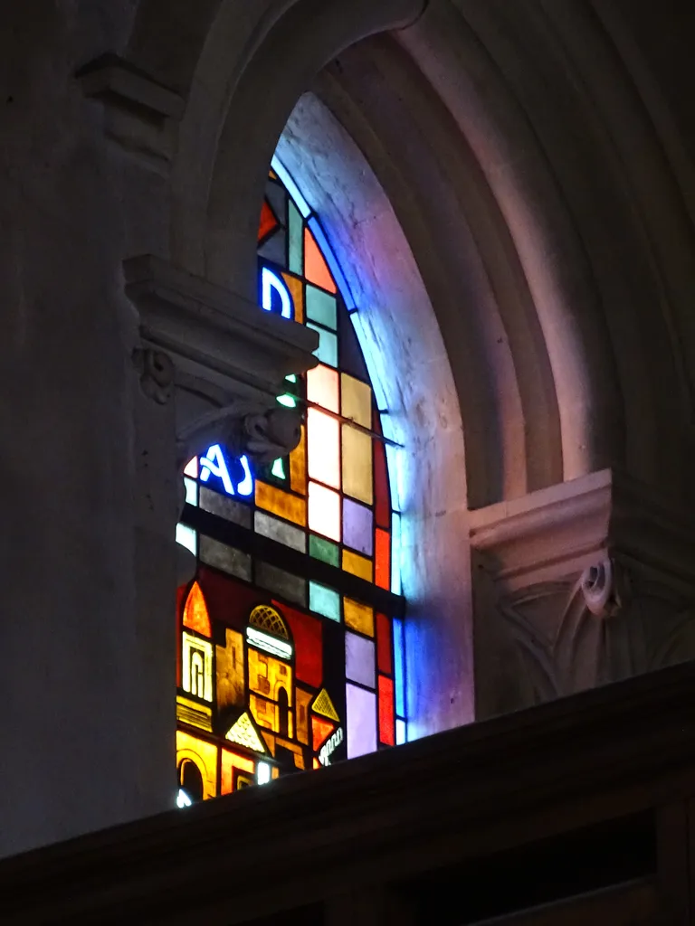 Vitrail Baie 114 : Janua caeli dans la Chapelle du Petit Lourdes à Hérouville-Saint-Clair
