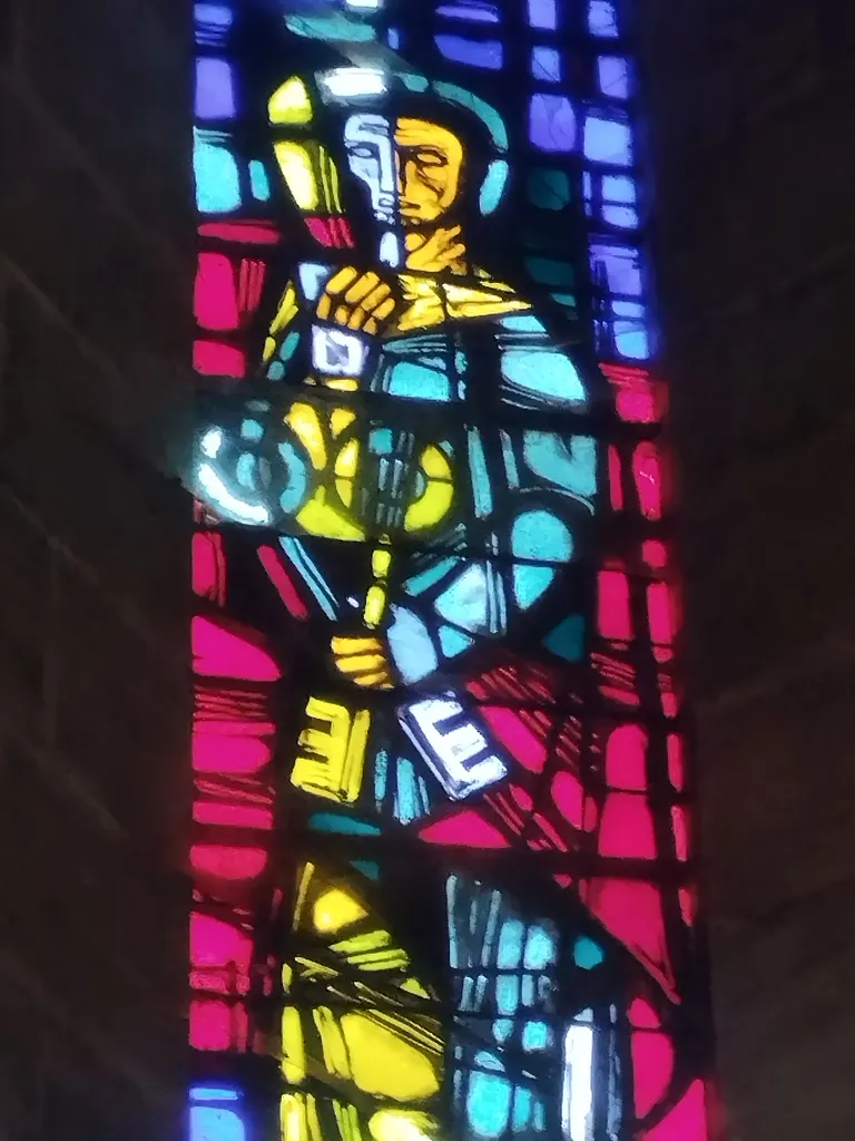 Vitrail Baie 0 : Saint-Pierre dans l'Église Saint-Georges à Isigny-sur-Mer