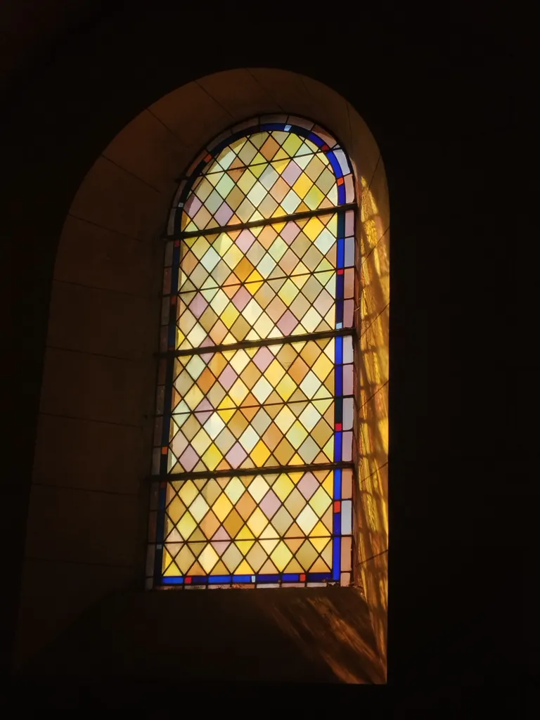 Vitrail Baie 2 dans l'Église Saint-Laurent à Longues-sur-Mer